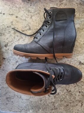 Sorel Women's Black Canvas & Nubuck Lace-Up Wedge Boot with Tan Sole